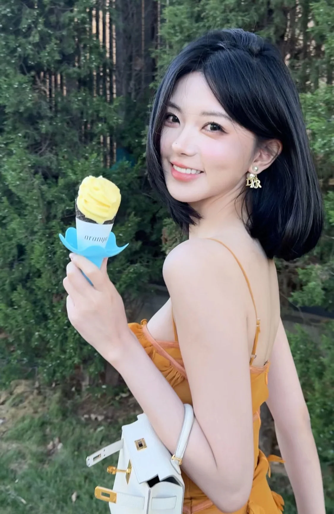 디올 골드 진주 스터드 귀걸이 상세 이미지 3