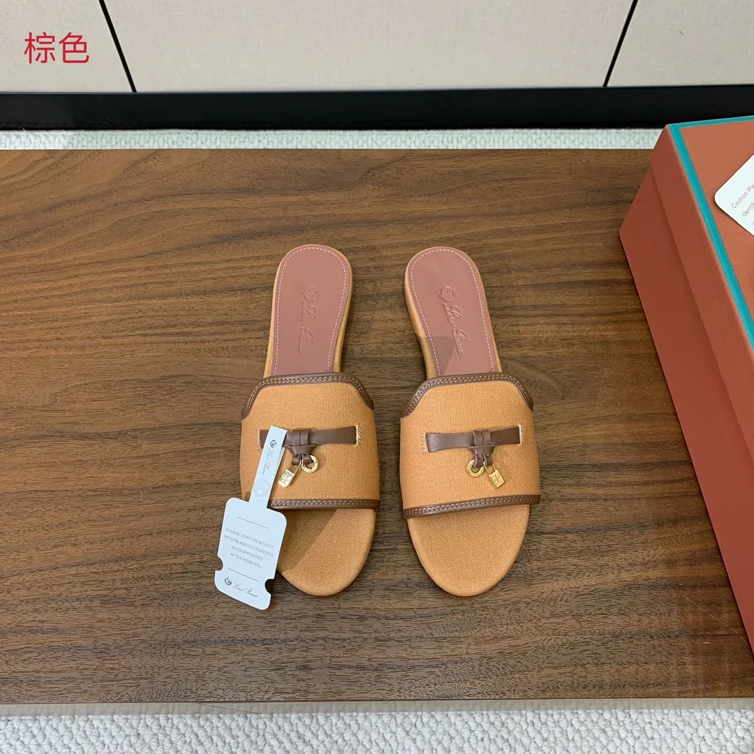 로로피아나 컬러 블록 플랫 샌들 104872