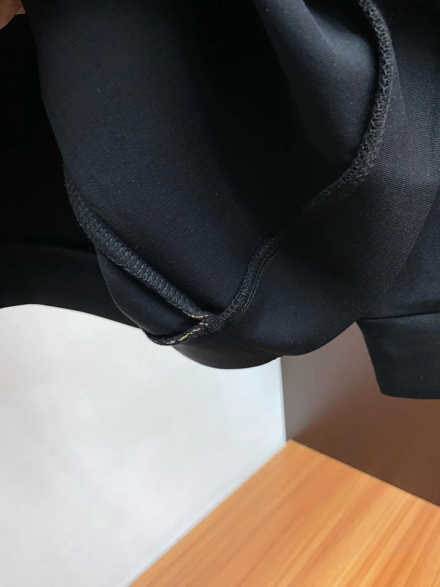 버버리 남성용 미니멀리스트 크루넥 코튼 긴팔 스웨트셔츠 P250 상세 이미지 6