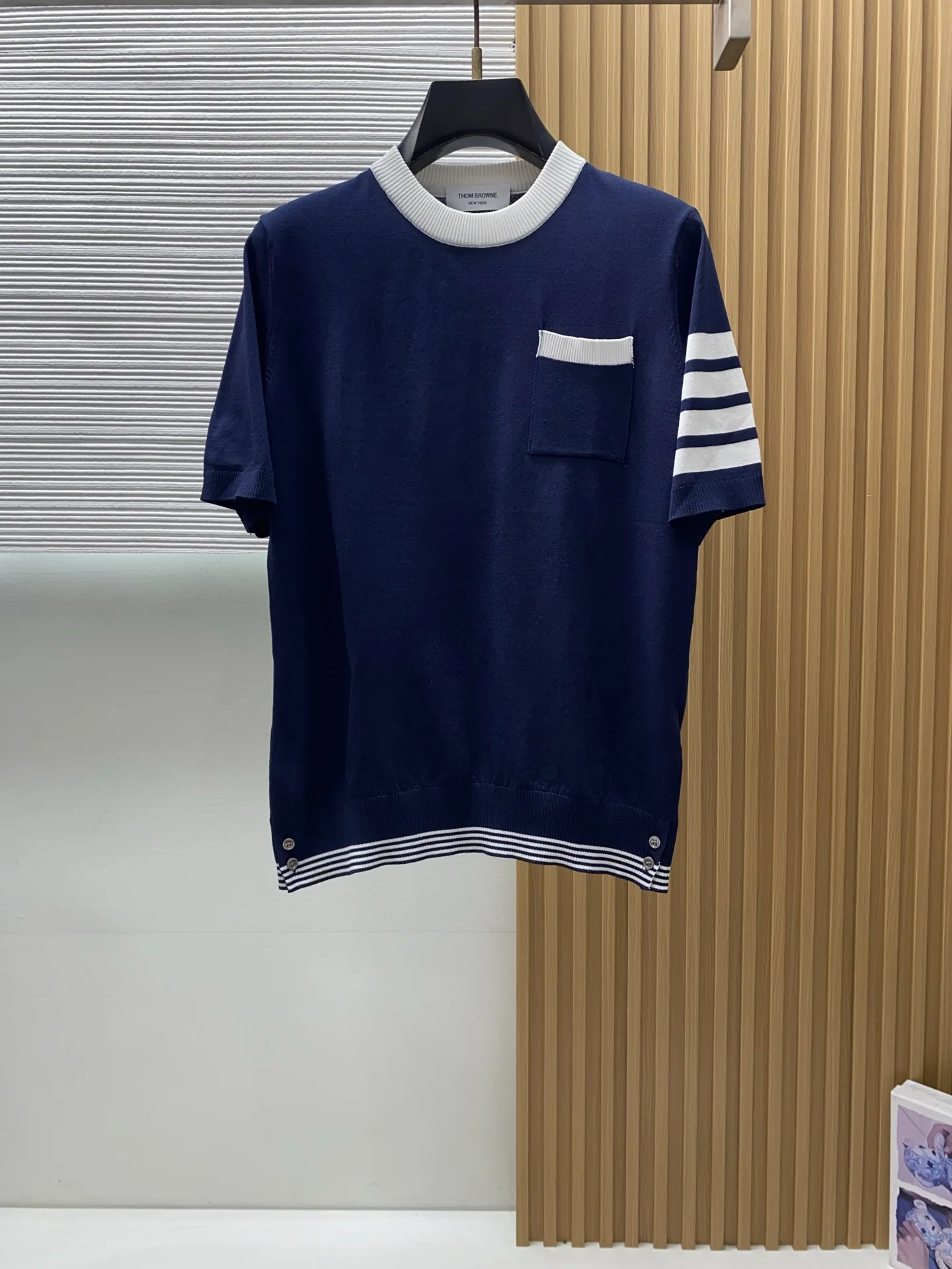 톰브라운 남성 크루넥 반팔 티셔츠 상세 이미지 1
