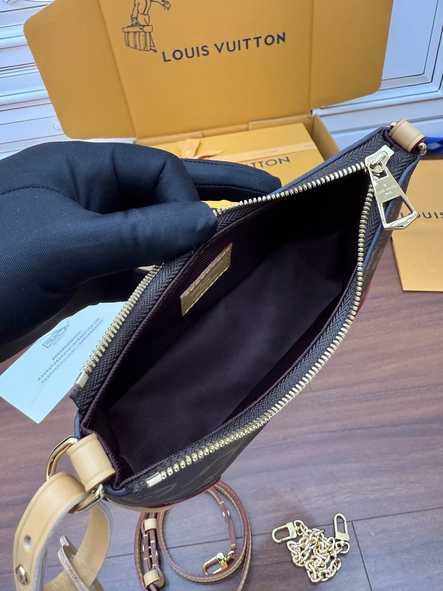루이비통 M25519 가죽 백 상세 이미지 6