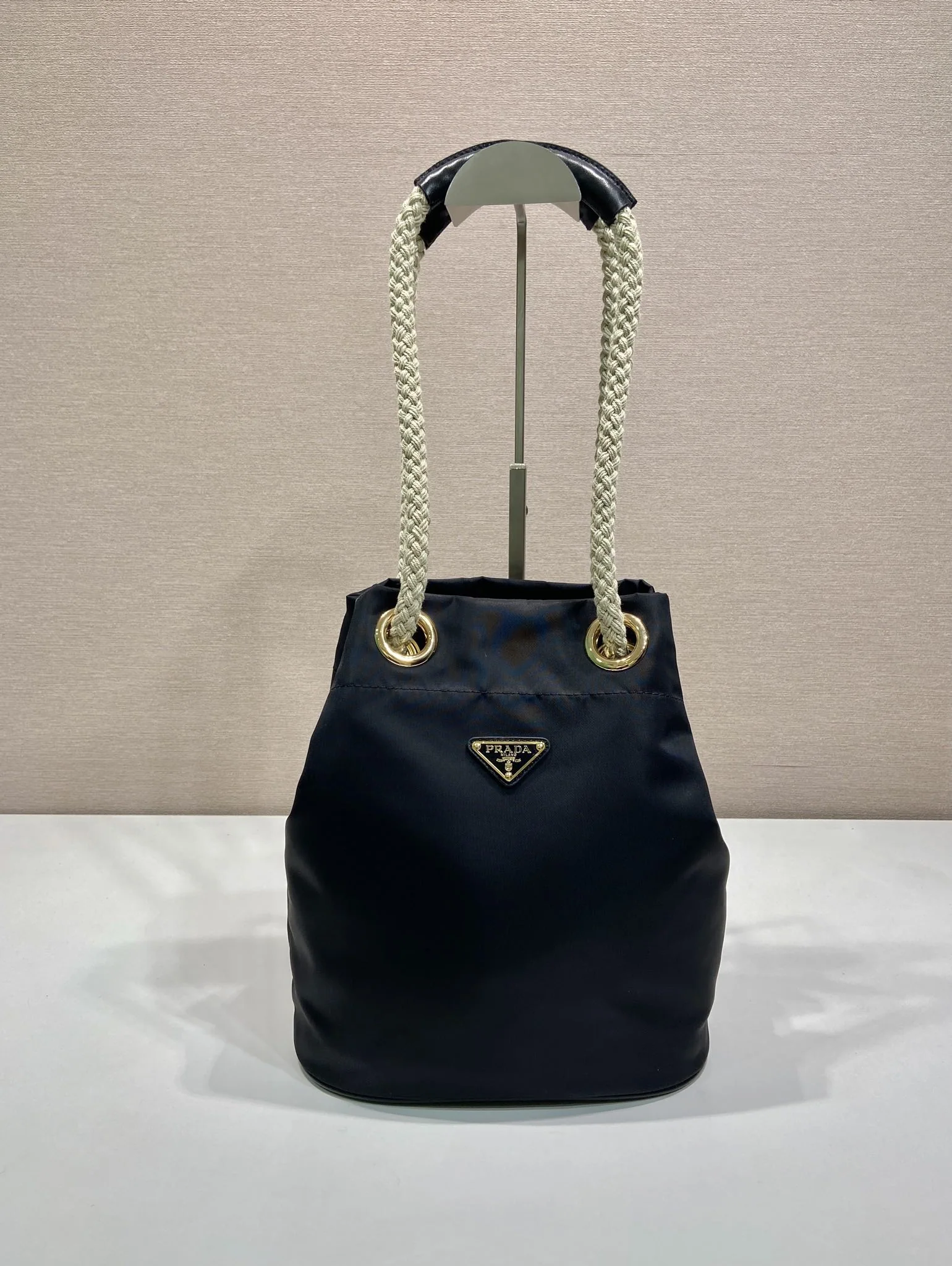 프라다 리나일론 버킷백 1BE082 67778
