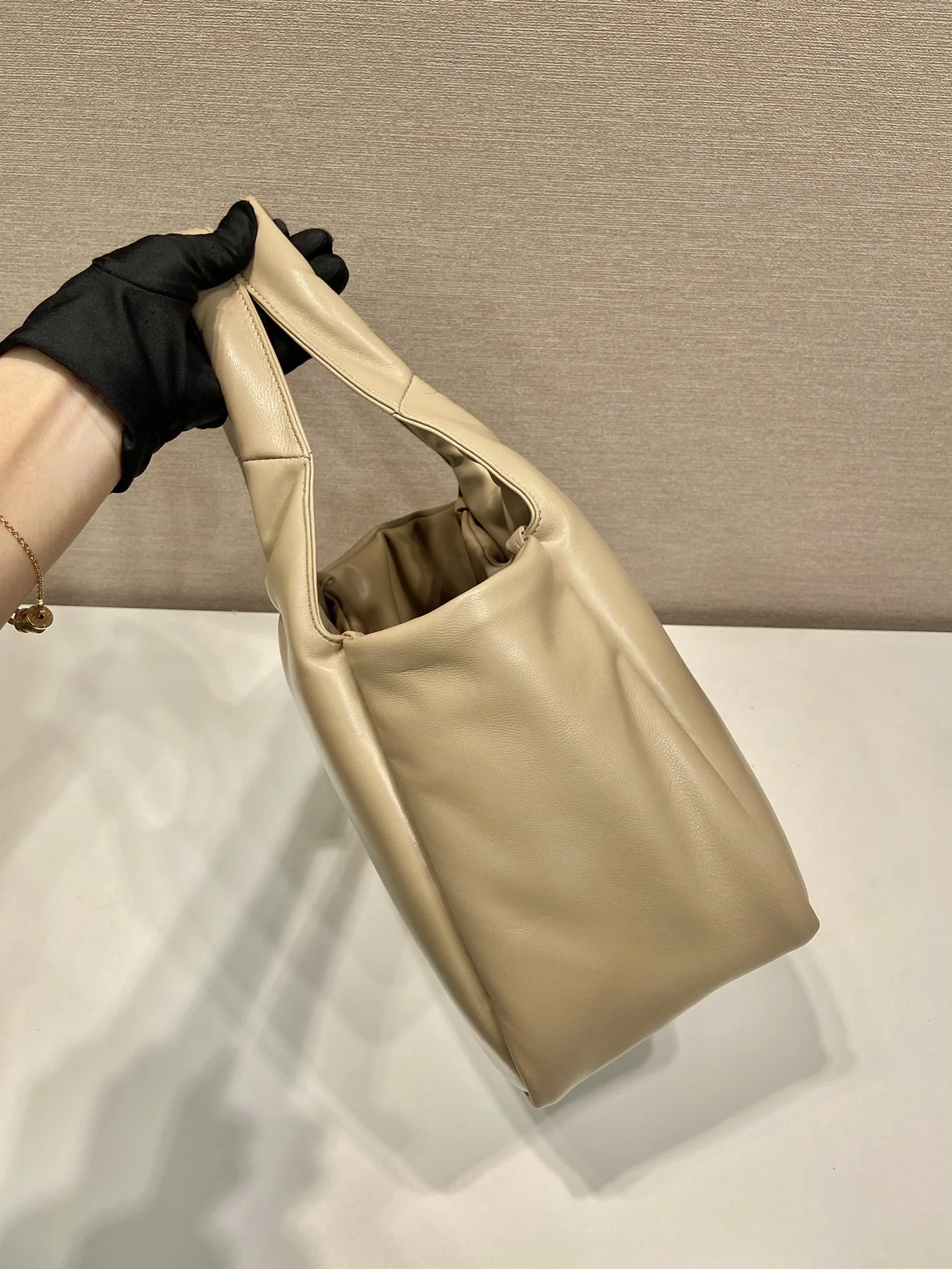 프라다 램스킨 더블 핸들 라지 토트백 1BG413 상세 이미지 5