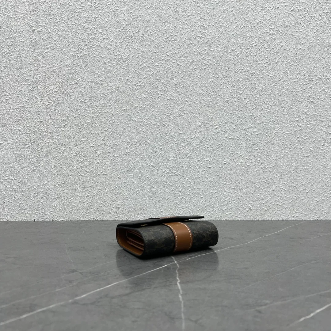 셀린느 미니 모노그램 삼중 접이식 지갑 상세 이미지 5