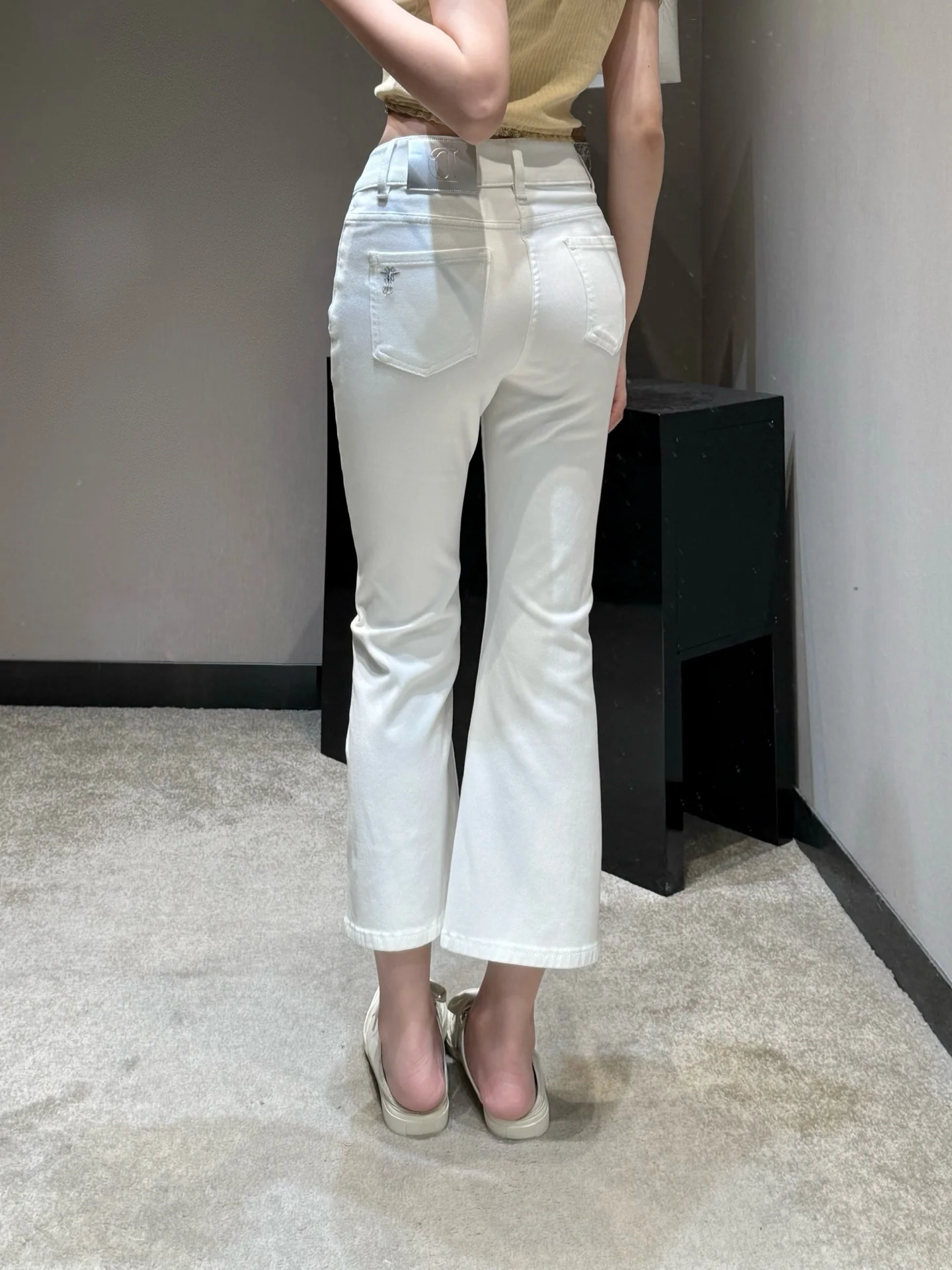 디올 화이트 하이웨이스트 플레어 진 바지 상세 이미지 3
