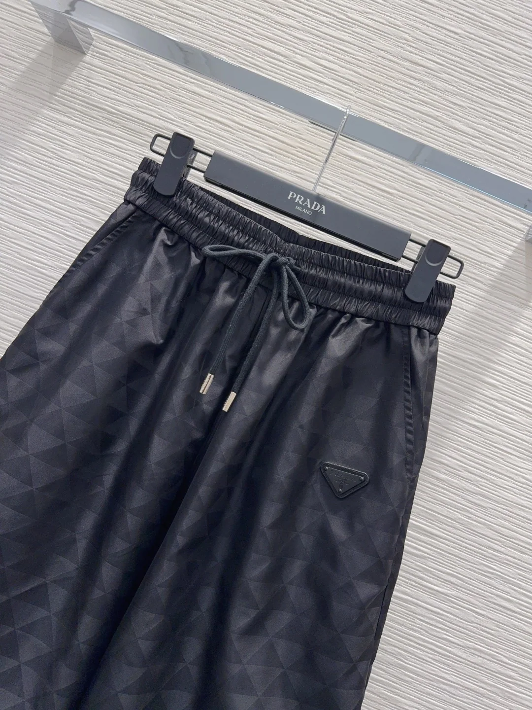 프라다 질감 소재 여성 바지 상세 이미지 2