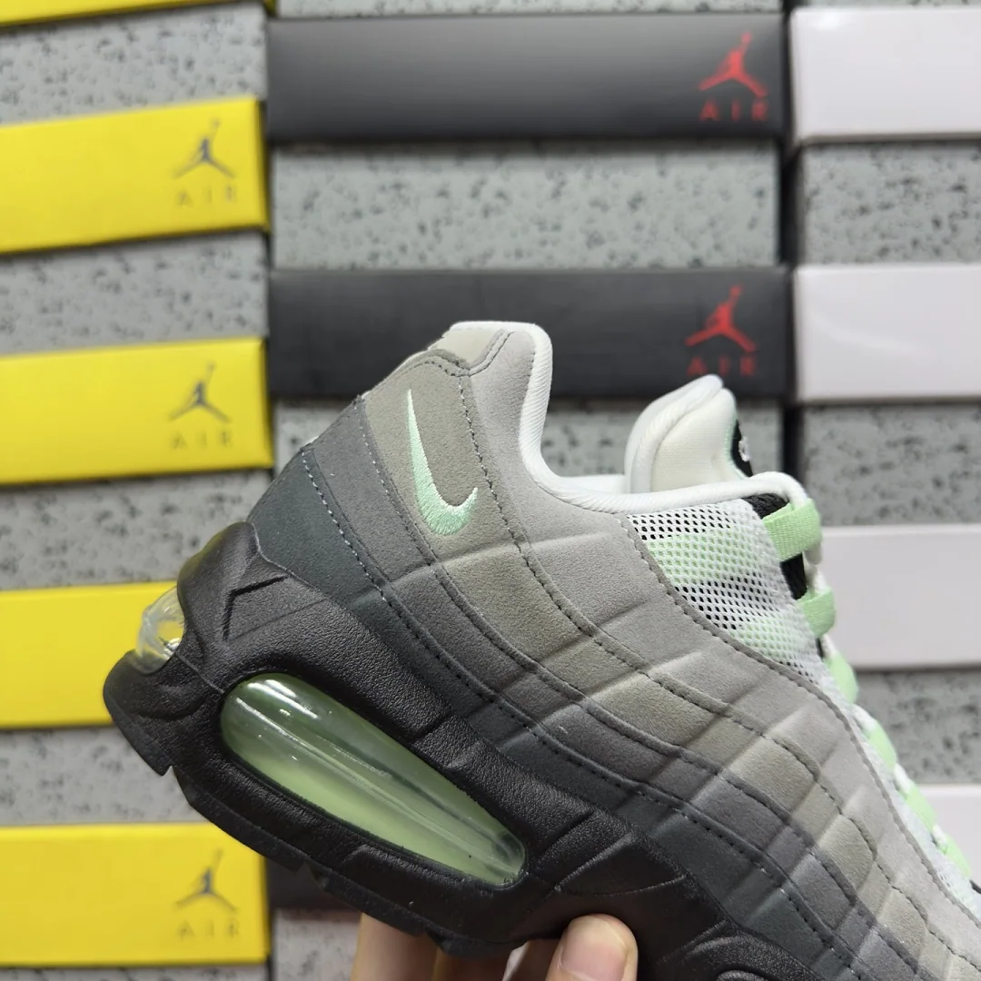 나이키 [KZ2.0] 에어 맥스 95 OG HJ5996-005 201781 Nike Air Max 95 OG Big Bubble Fresh 상세 이미지 4