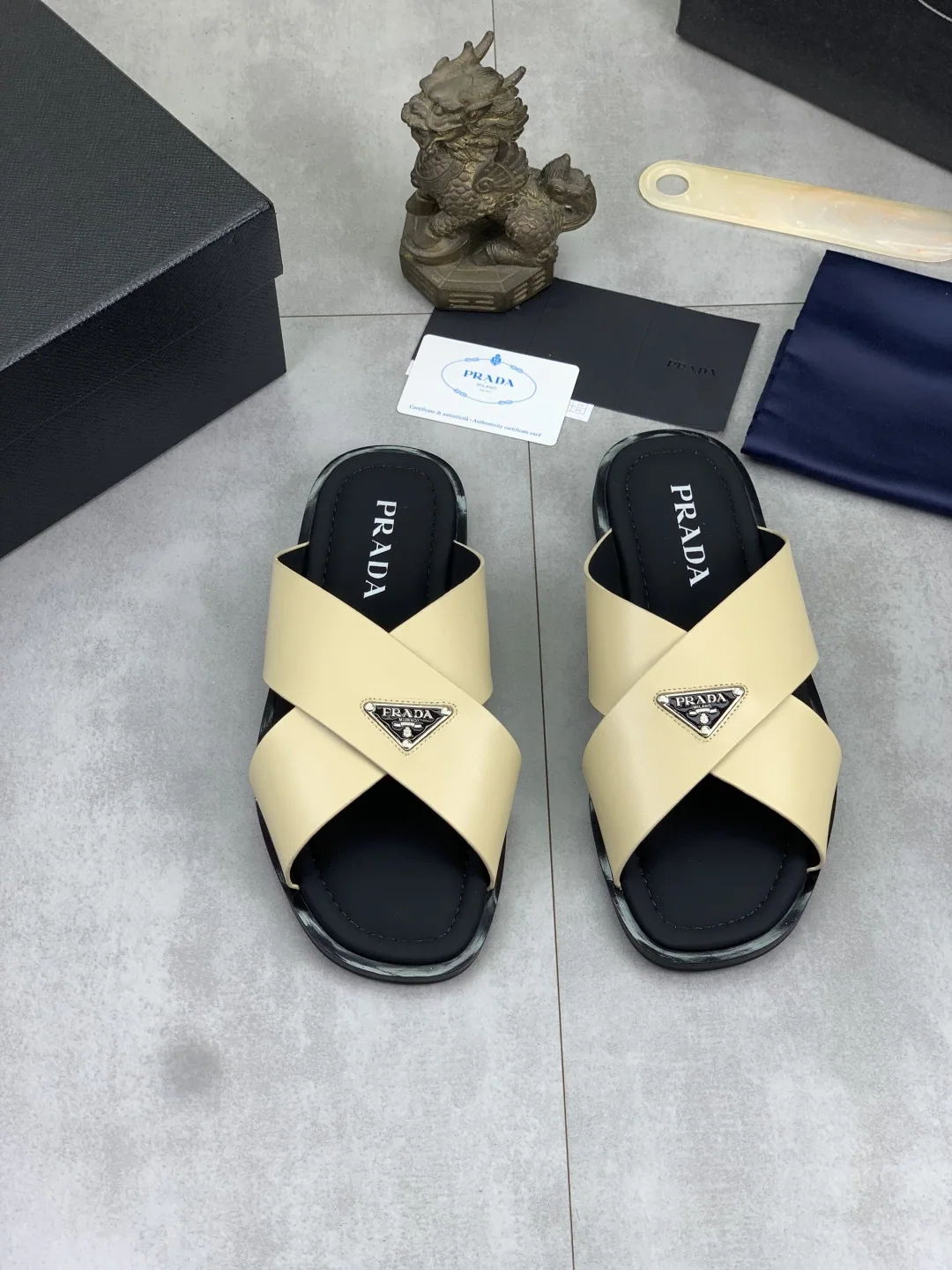 프라다 캐주얼 슬리퍼 상세 이미지 2