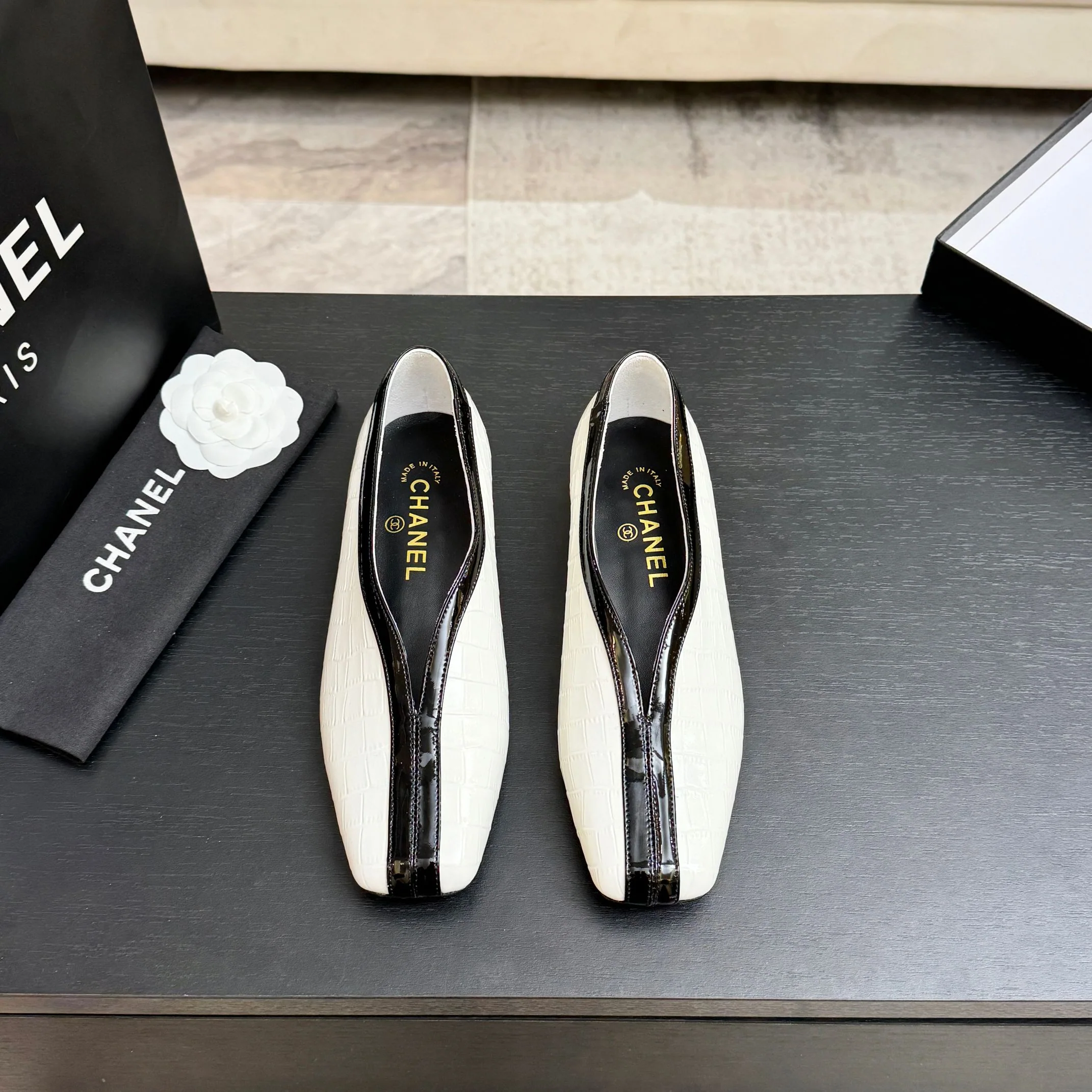 샤넬 26 C 더블 C 컬러블록 플랫슈즈 상세 이미지 1