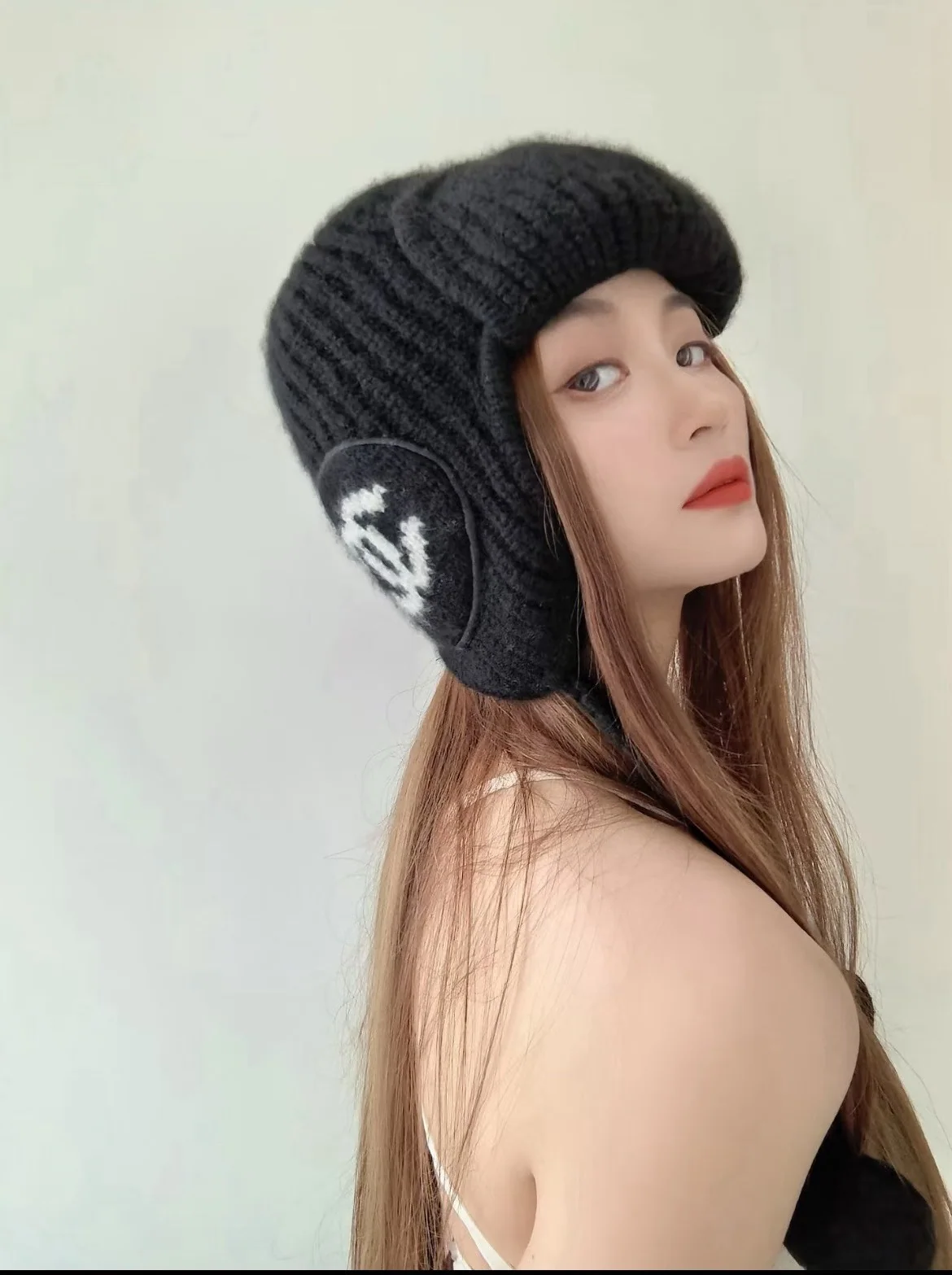 샤넬 25 N 블랙 이어플랩 모자 상세 이미지 3