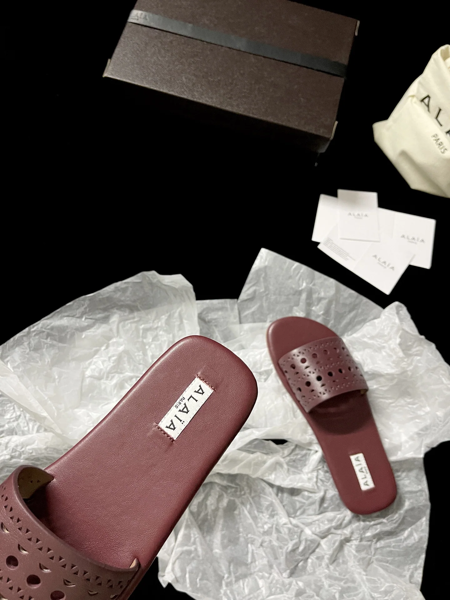 알라이아 커팅 디테일 여성 신발 상세 이미지 7