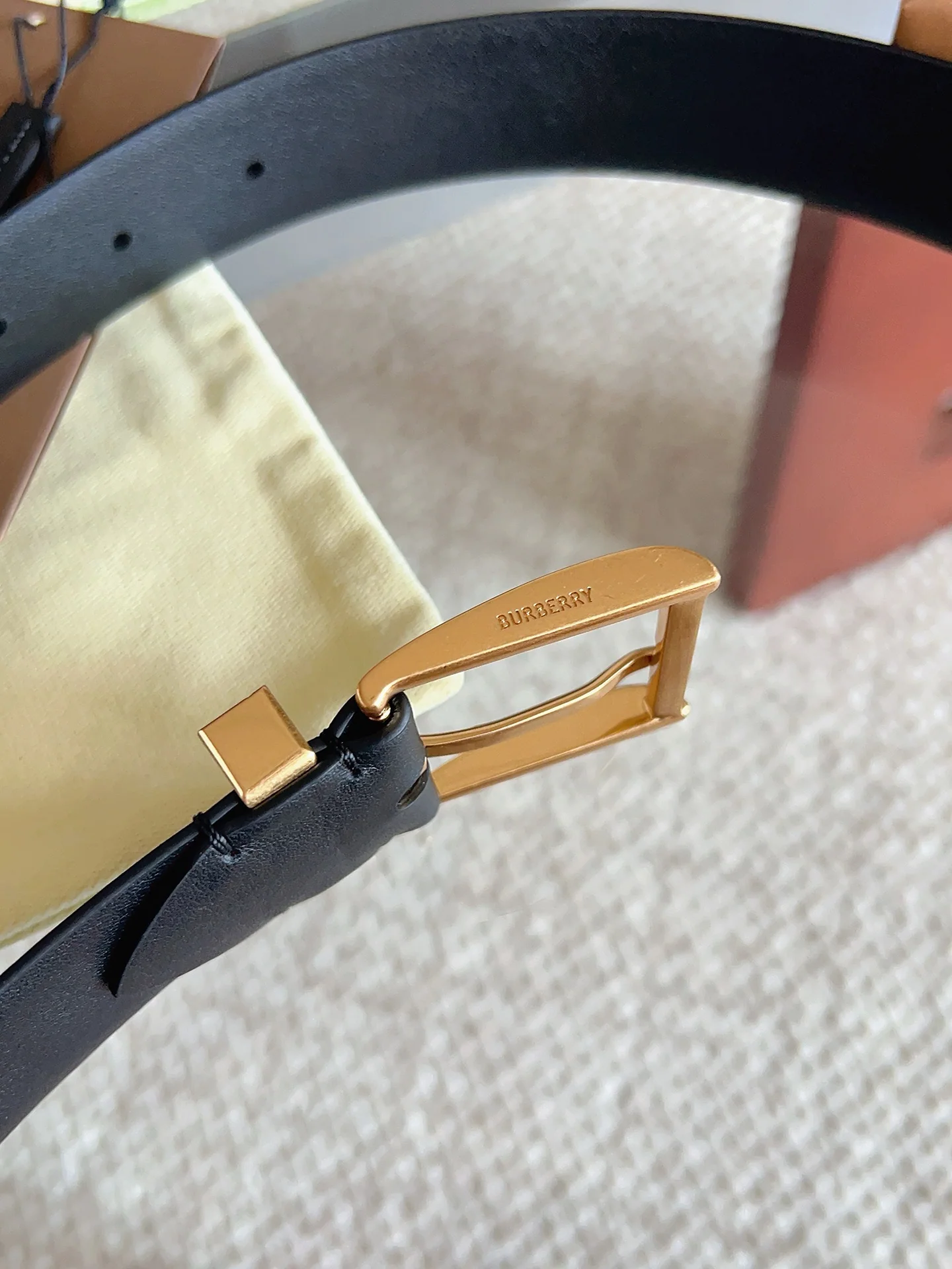 버버리 가죽 벨트 황동 버클 3.5 cm 폭 상세 이미지 9