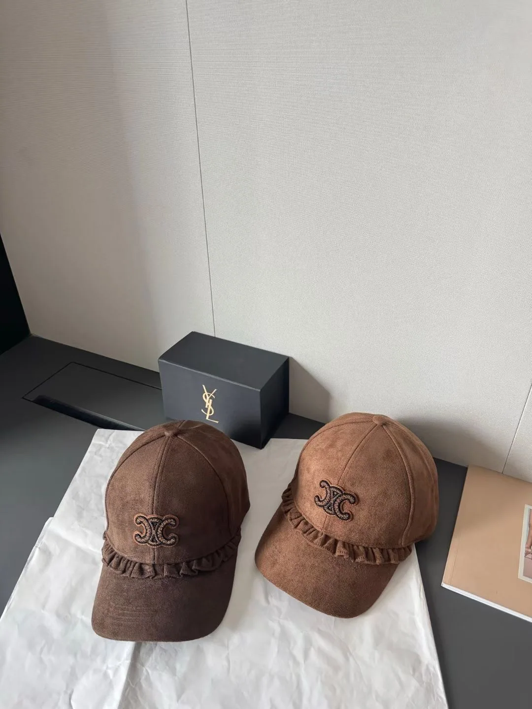 셀린느 스웨이드 베이스볼 캡 상세 이미지 2