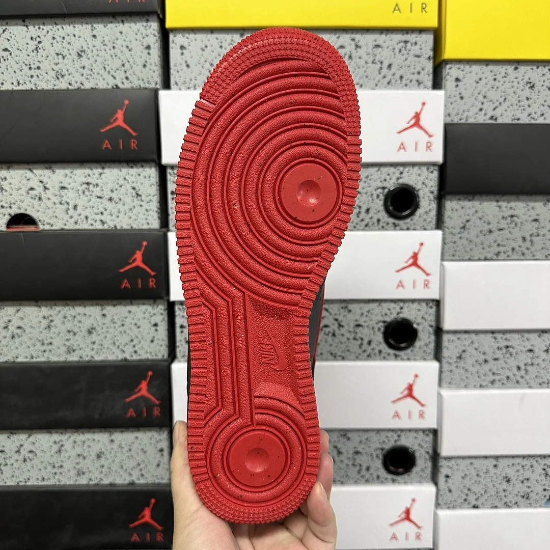 나이키 [G] 에어 포스 1 로우 블랙 레드 FJ4146-002 201765 Nike Air Force 1 Low '07 LV8 Vamps 상세 이미지 4