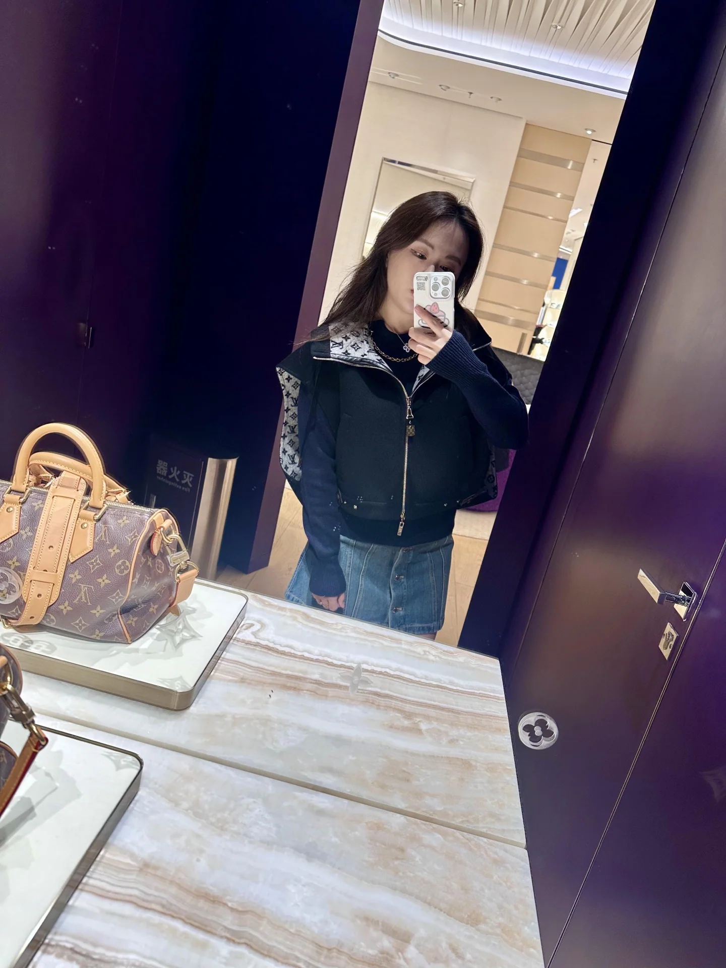 루이비통 캐시미어 블렌드 울 후드 베스트 2025 FW 상세 이미지 7