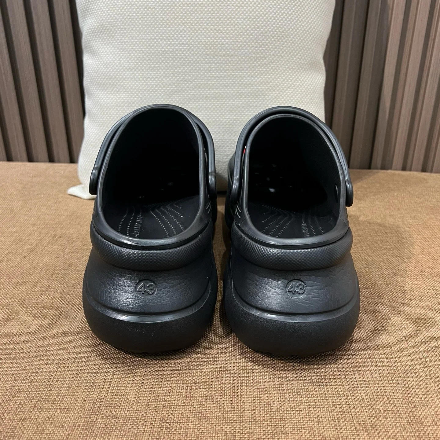 발렌시아가 샌들 남성 블랙 DIY 금속 장식 상세 이미지 8