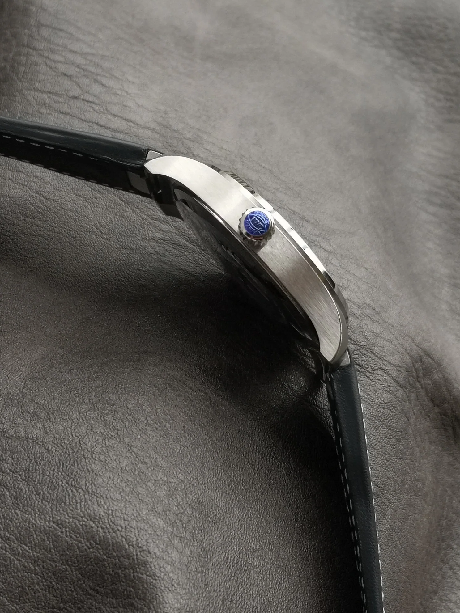 IWC 마크 XX 파일럿 시계 블랙 다이얼 사파이어 글라스 상세 이미지 8