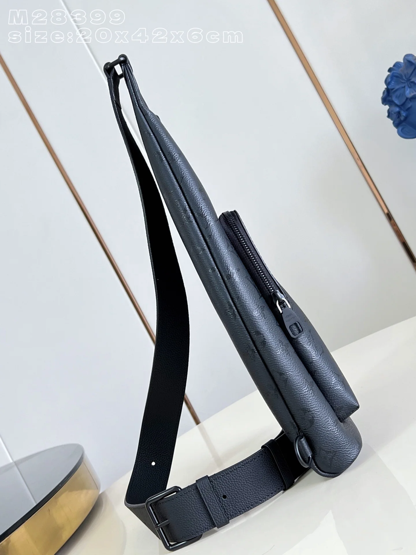 루이비통 M28399 숄더백 모노그램 타이가 상세 이미지 3