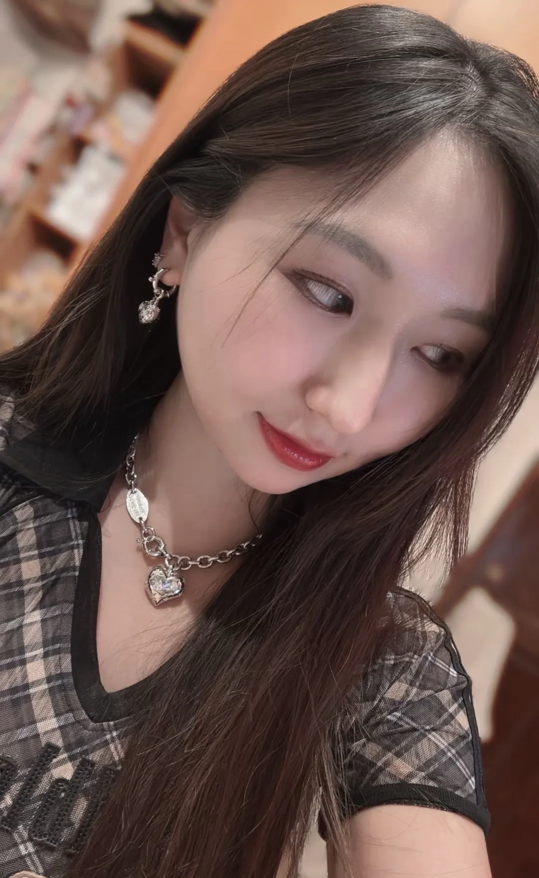 비비안웨스트우드 3D 하트 라인스톤 귀걸이 상세 이미지 2