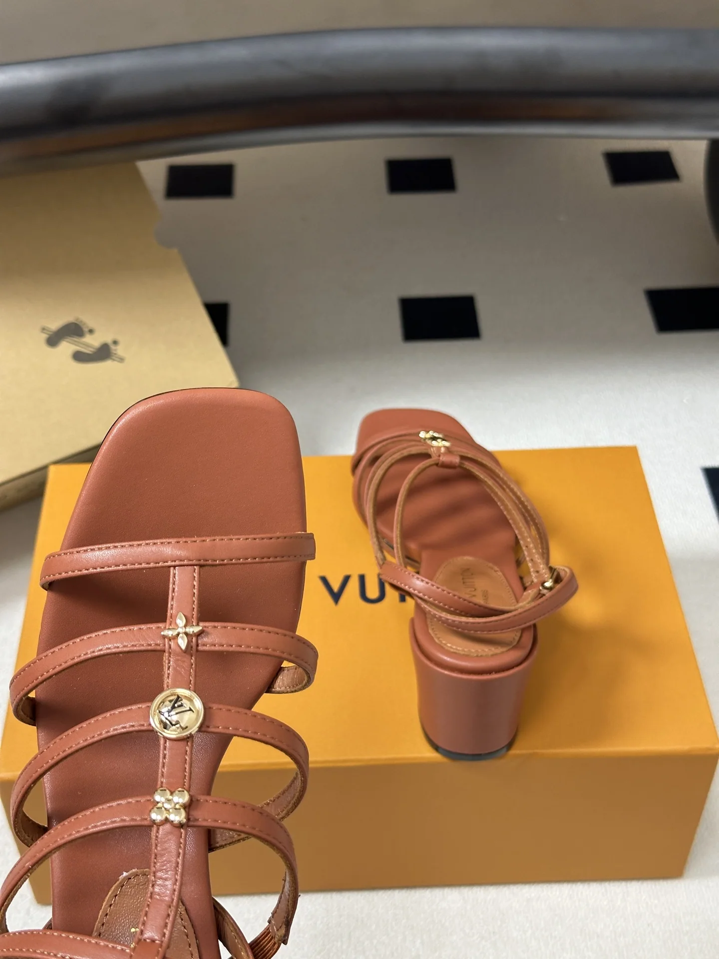 루이비통 LV 가이아 샌들 상세 이미지 8