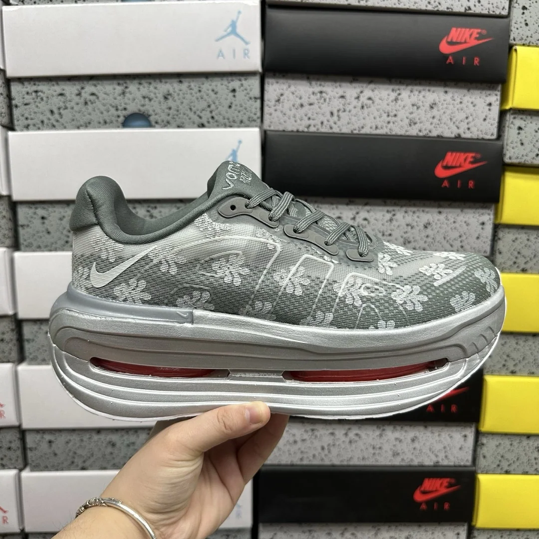 나이키 [5A] 보메로 프리미엄 QS IQ0028-001 201783 Nike Vomero Premium QS Fleur De-Lis 상세 이미지 10