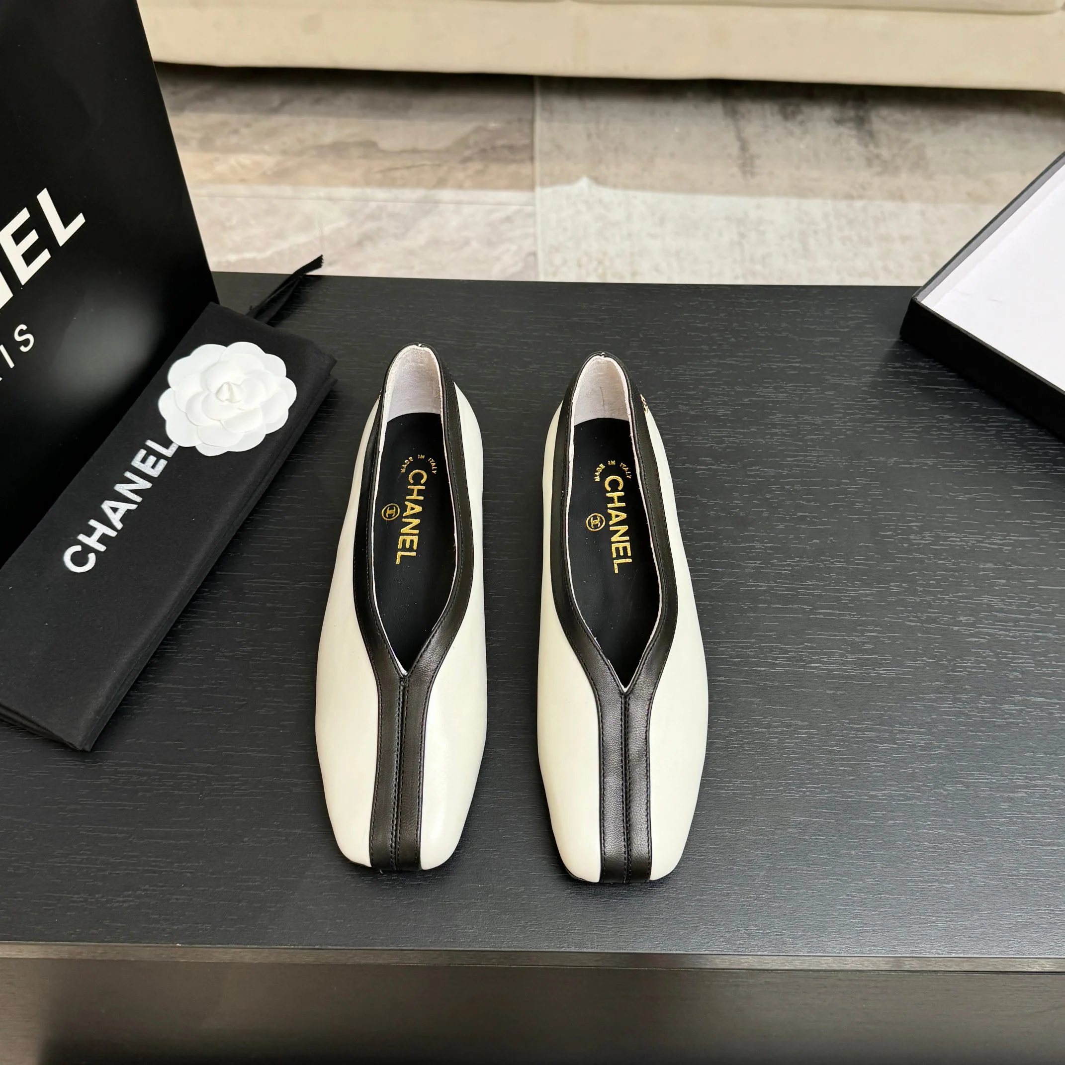 샤넬 26 C 더블 C 컬러블록 플랫슈즈 상세 이미지 1