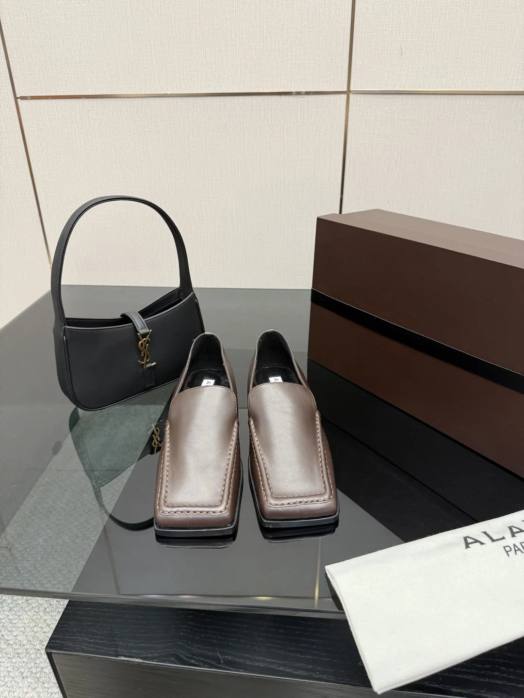 알라이아 스퀘어 토 로퍼 120433