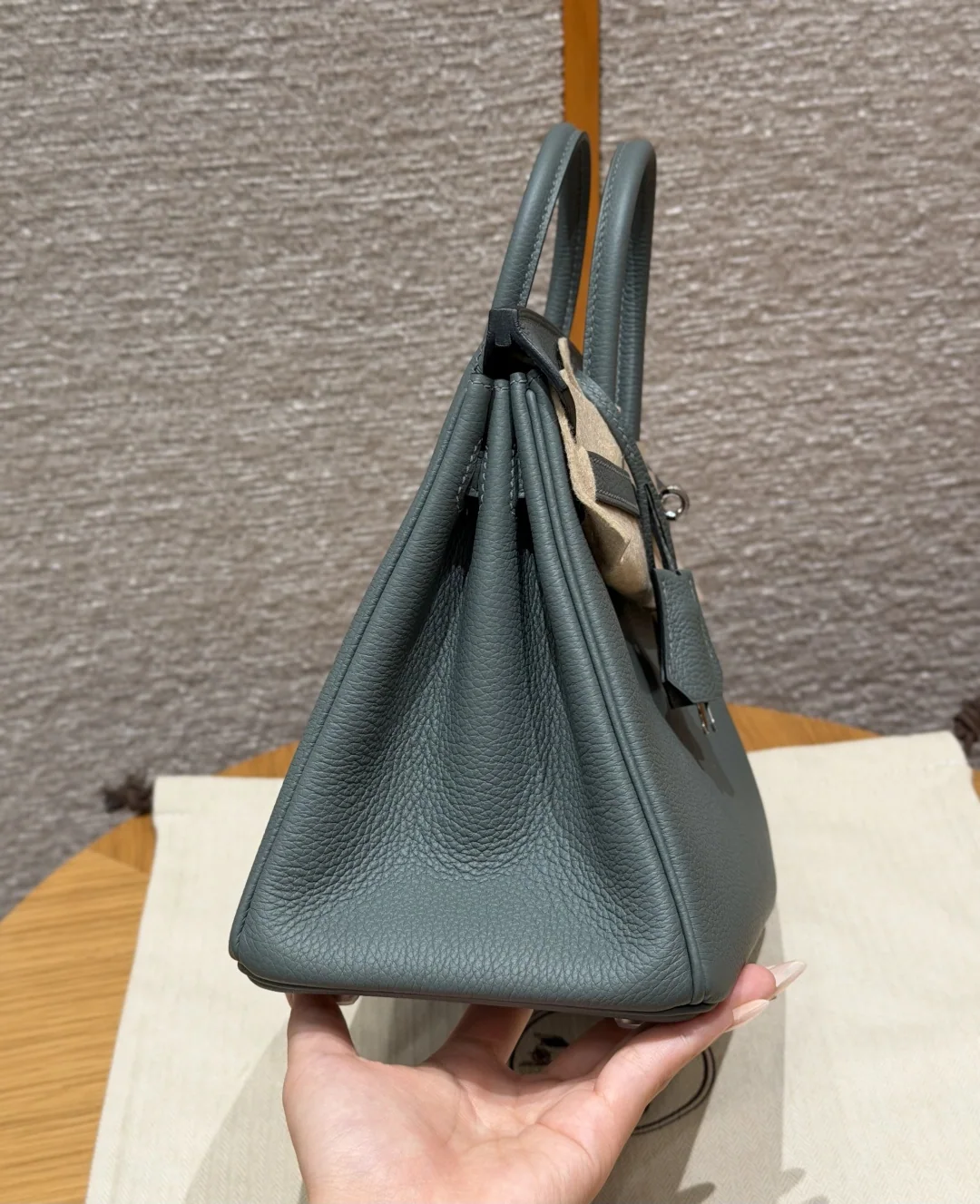 에르메스 버킨 25 아몬드 그린 토고 가죽 가방 상세 이미지 3