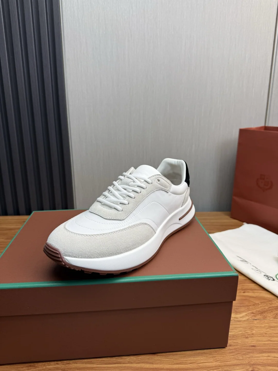 로로피아나 남성 스웨이드 스니커즈 148934