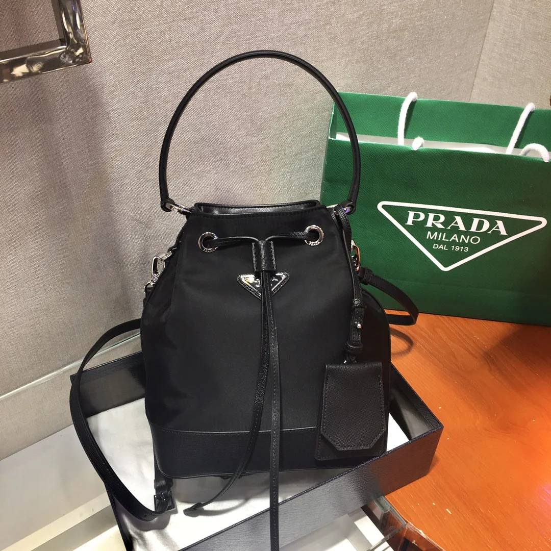프라다 나일론 버킷백 1BE055 상세 이미지 2