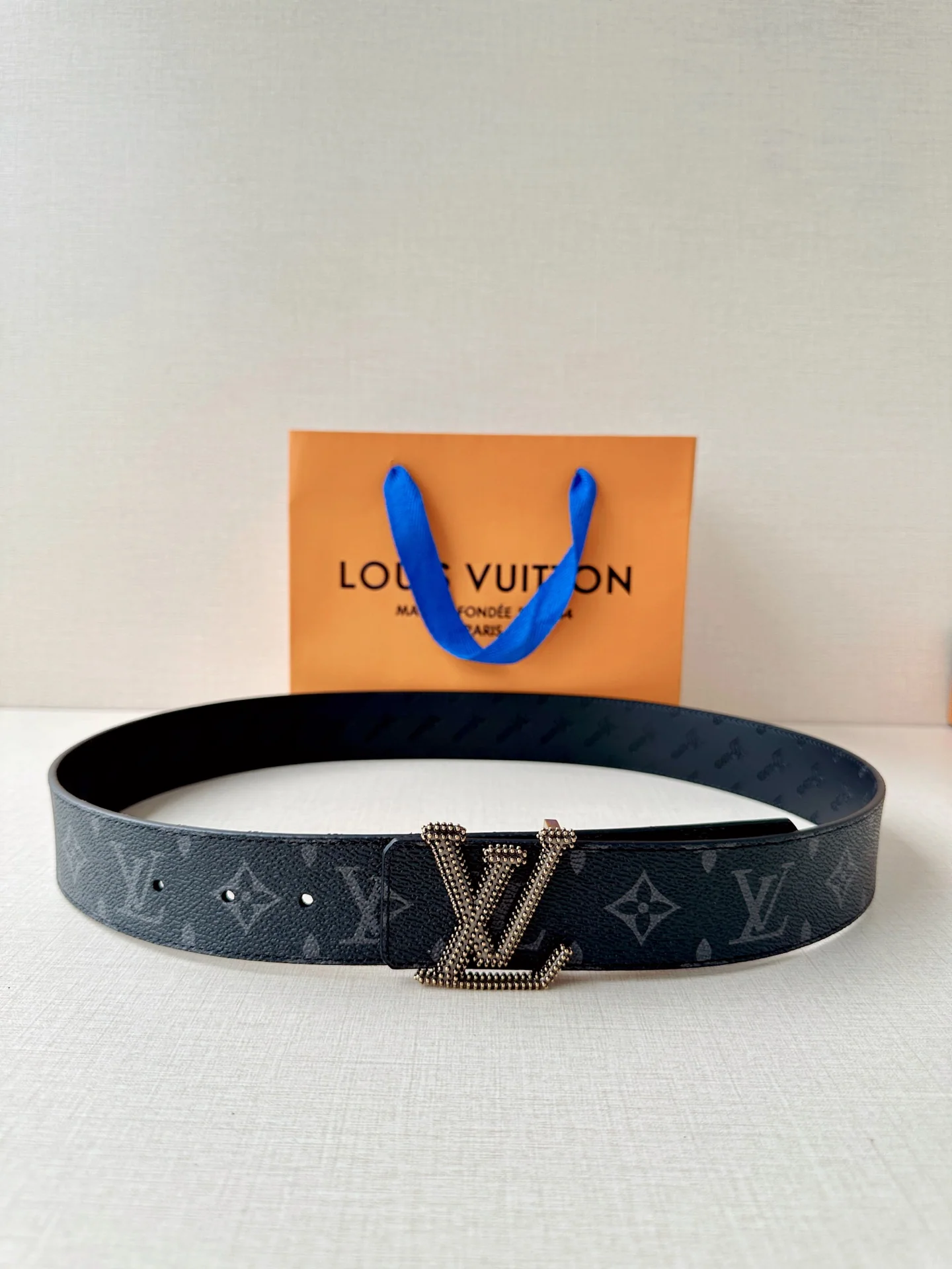 루이비통 LV 이니셜 스터드 리버서블 가죽 벨트 상세 이미지 1