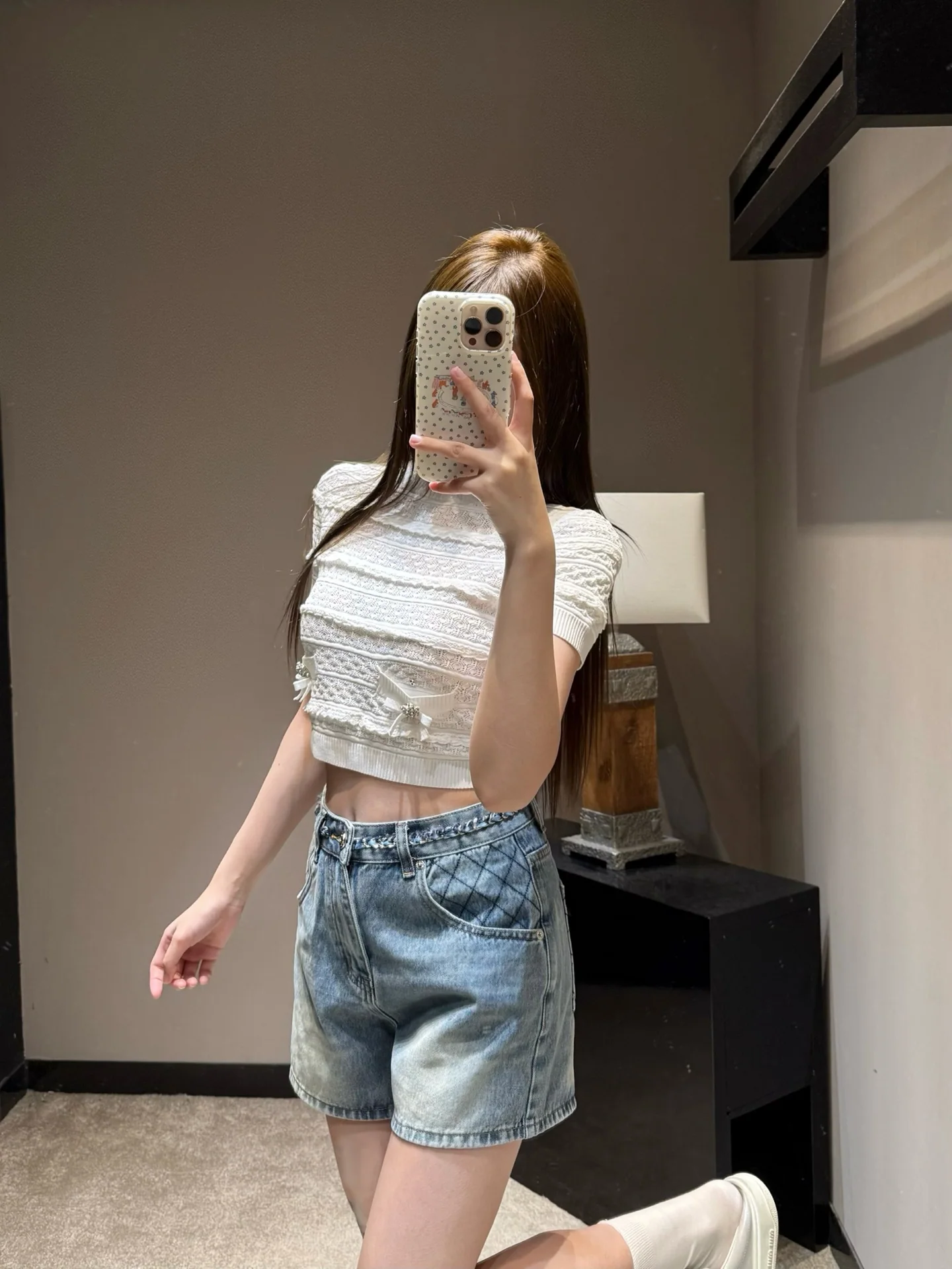 샤넬 다이아몬드 퀼팅 체인 허리 워시드 데님 반바지 상세 이미지 1