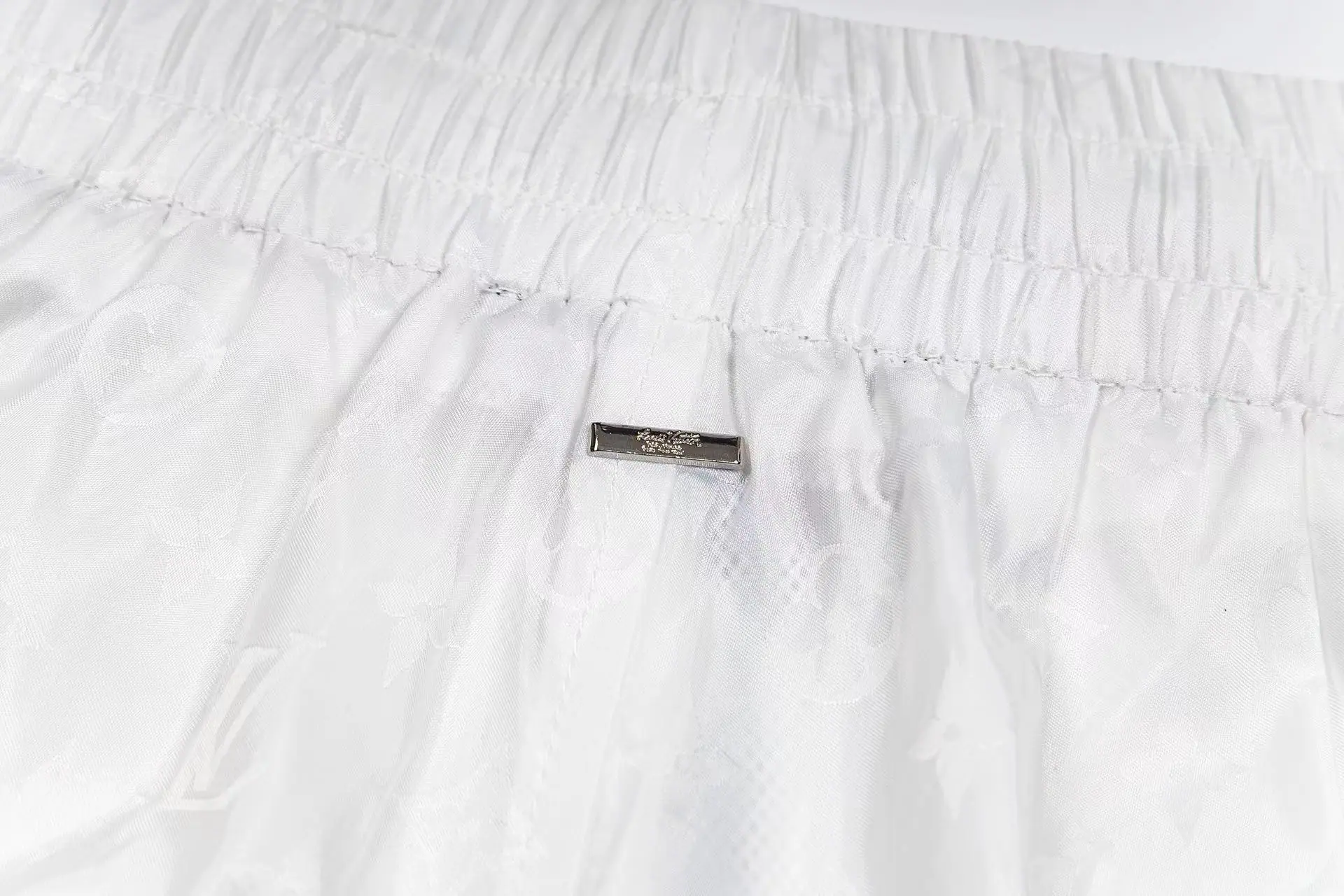 루이비통 클래식 로고 자카드 실크 드로스트링 남성 반바지 상세 이미지 8