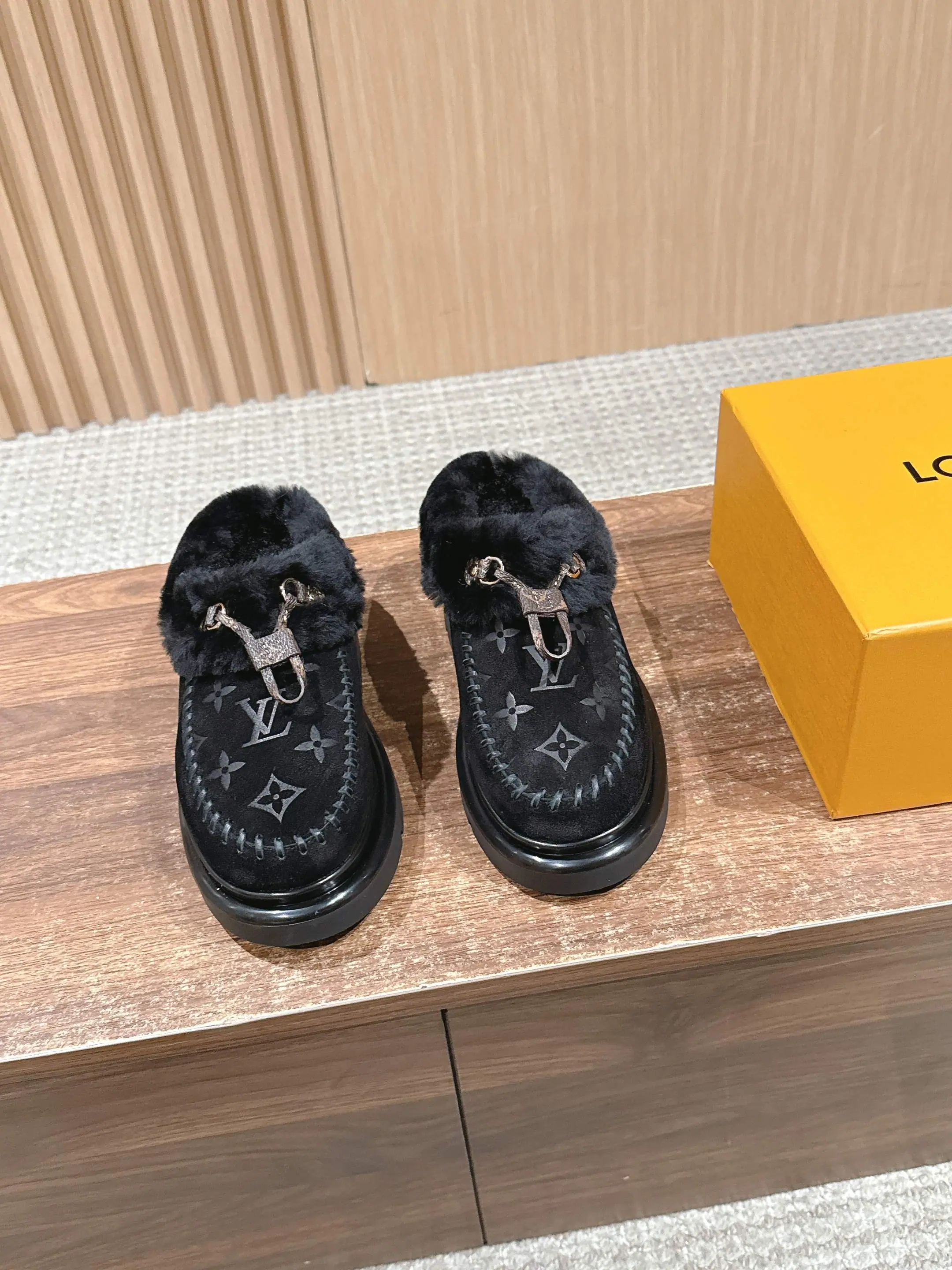 루이비통 신발 151555 Louis Vuitton Loafers