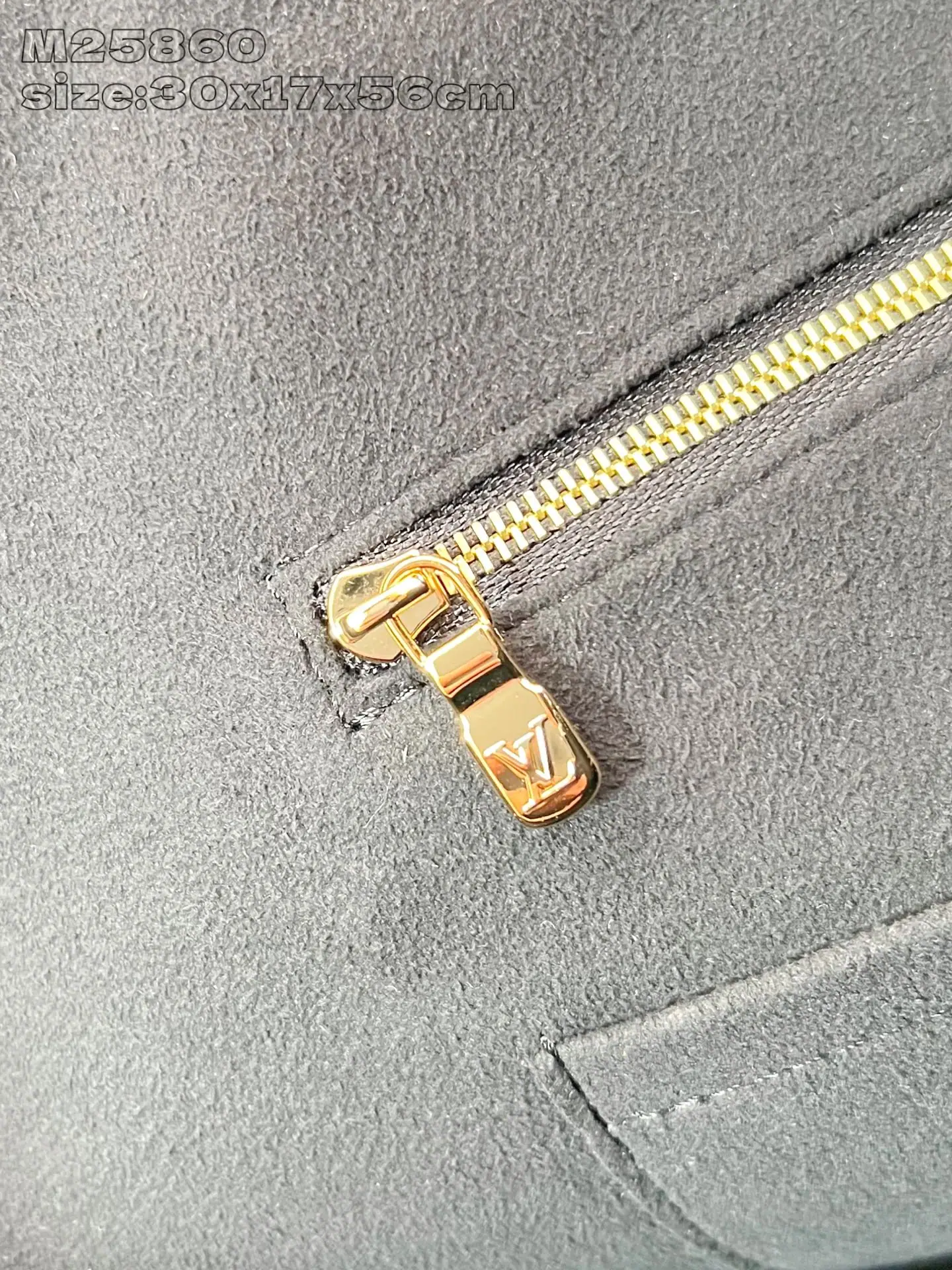 루이비통 엠보싱 블랙 미디엄 토트백 M25860 상세 이미지 9