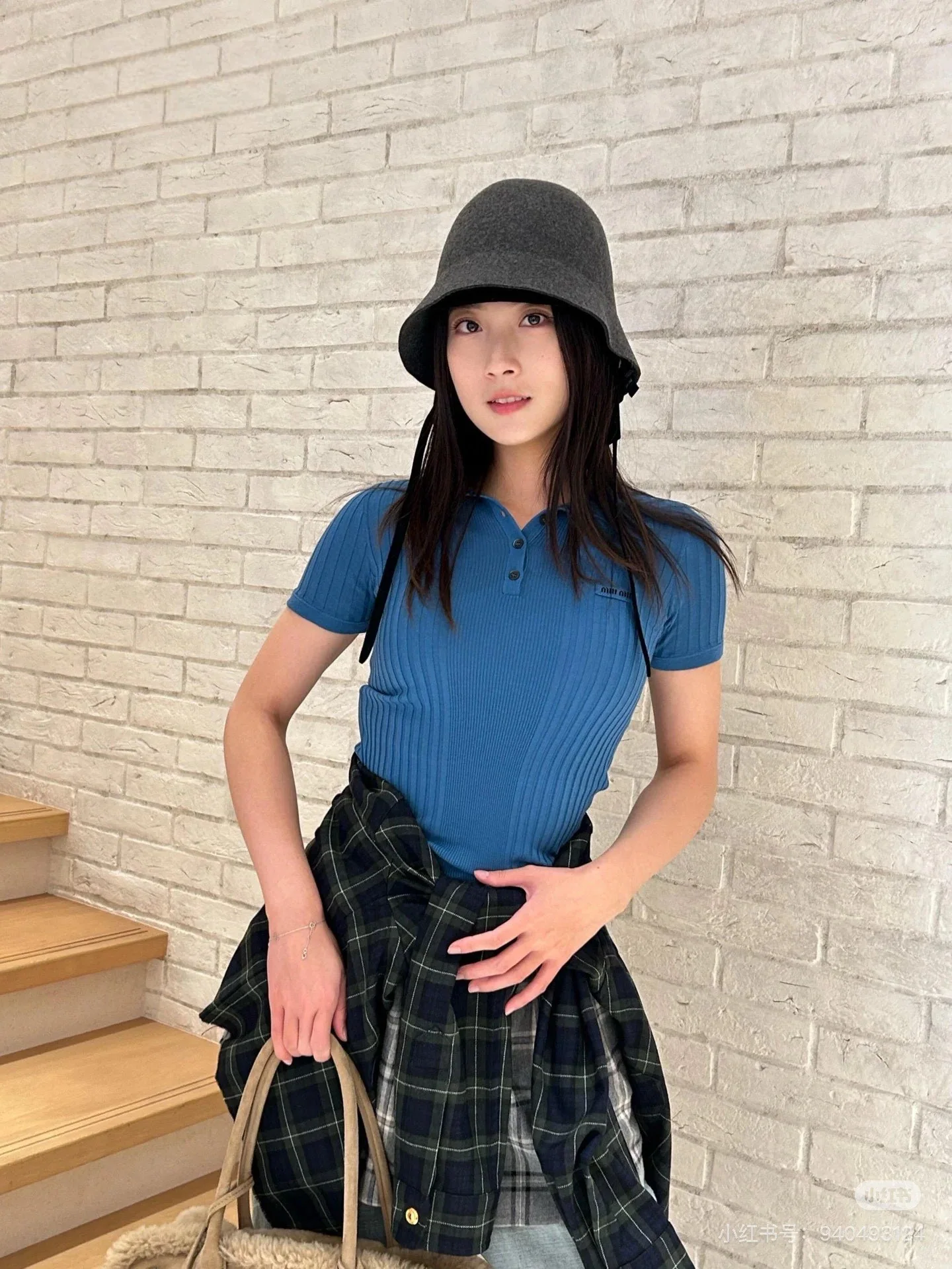 미우미우 폴로 카라 반팔 니트 티셔츠 26 SS 상세 이미지 9