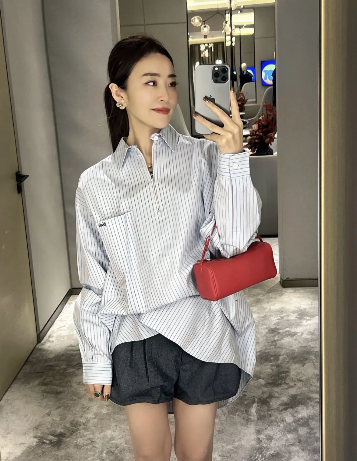 프라다 스트라이프 하프 지퍼 오버사이즈 셔츠 상세 이미지 5