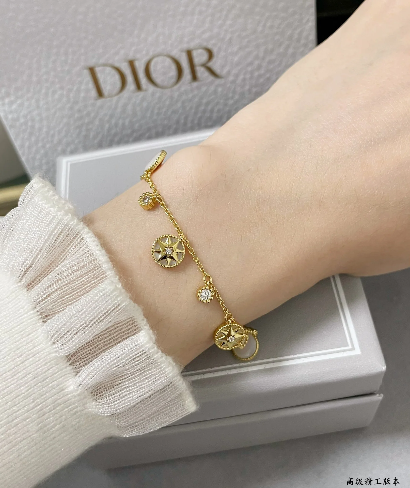 디올 파이브포인티드 스타 골드 팔찌 상세 이미지 3