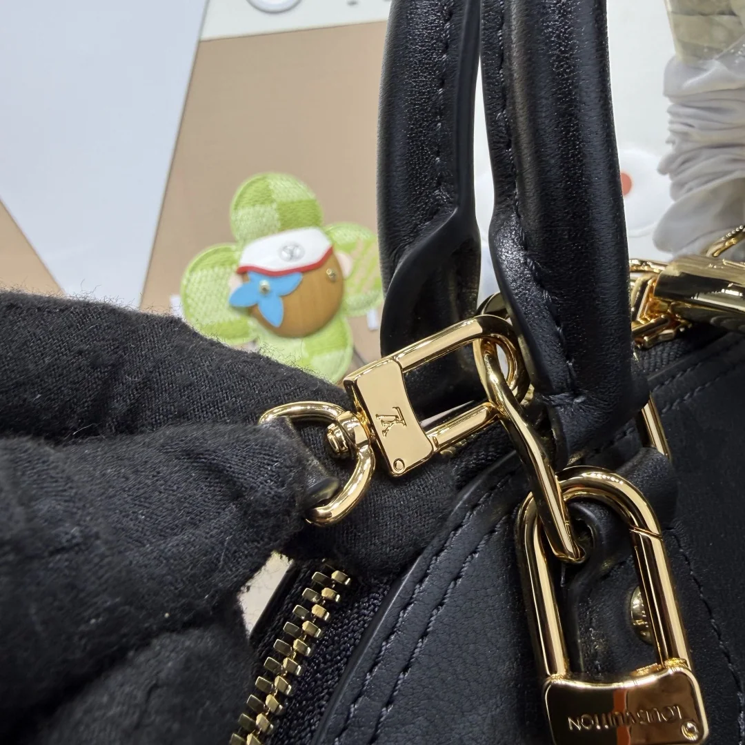루이비통 알마 BB 모노그램 잉크 카프스킨 핸드백 상세 이미지 7