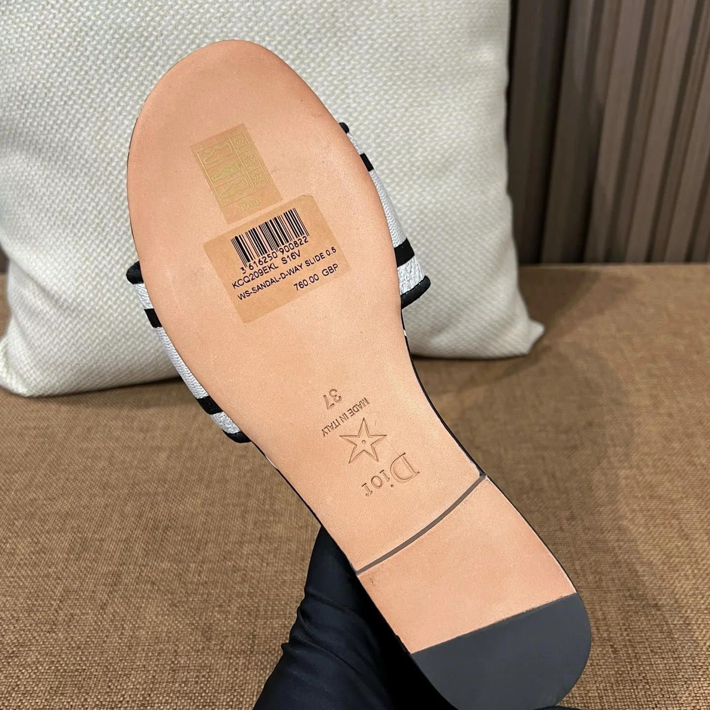 디올 자수 캔버스 샌들 상세 이미지 9