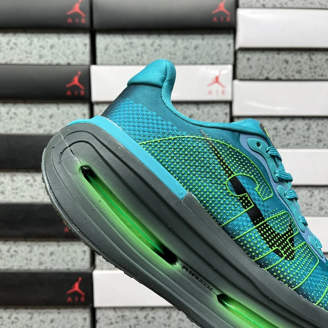 나이키 [5A] 보메로 프리미엄 IV6297-300 202028 Nike Vomero Premium Chicago Marathon 상세 이미지 4