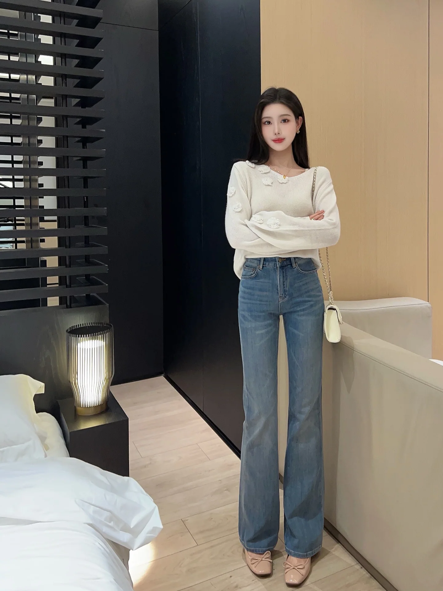 생로랑 클래식 골드 로고 플레어 여성 바지 상세 이미지 1