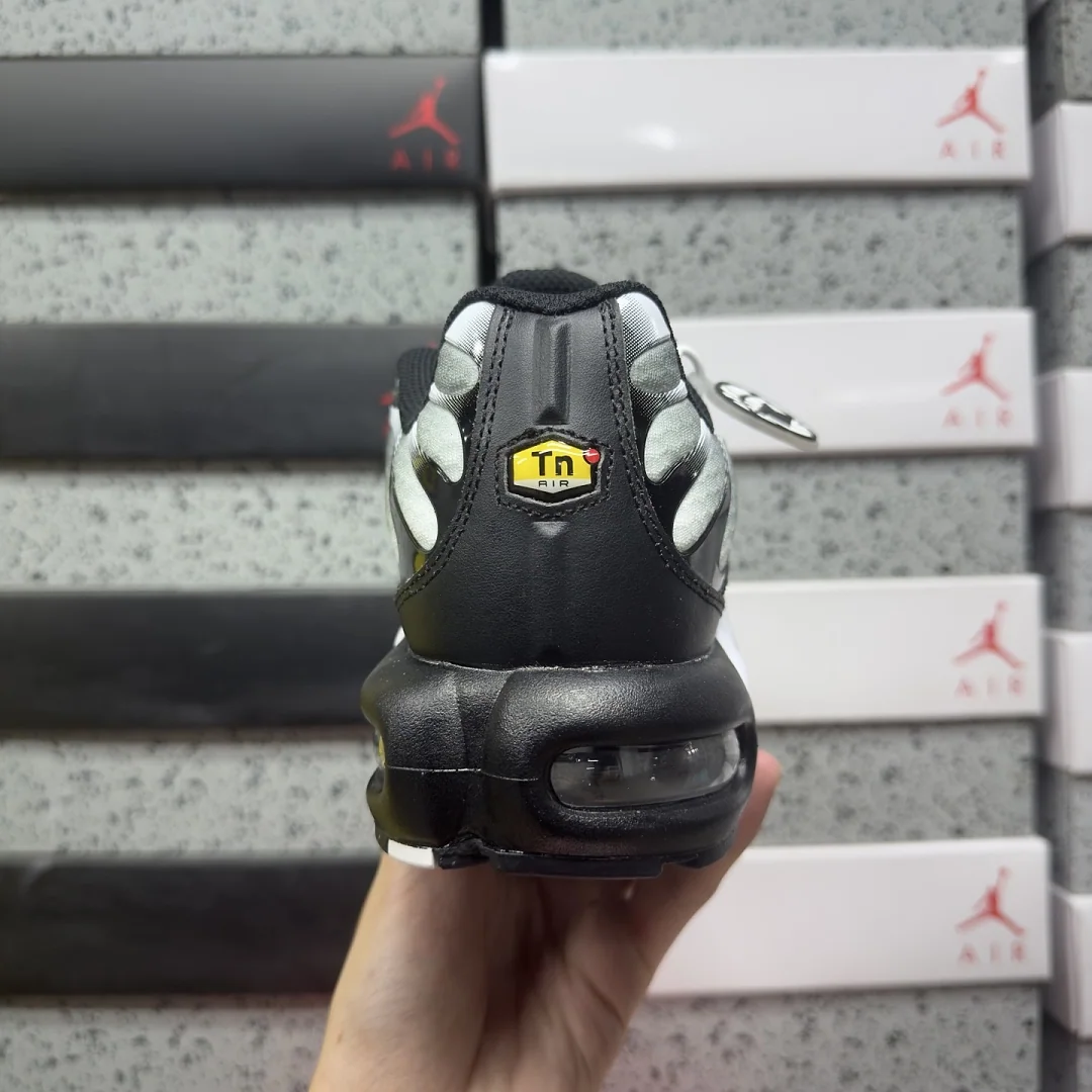나이키 [TK] 에어 맥스 플러스 DM0032-003 201970 Nike Air Max Plus Black Silver White 상세 이미지 8
