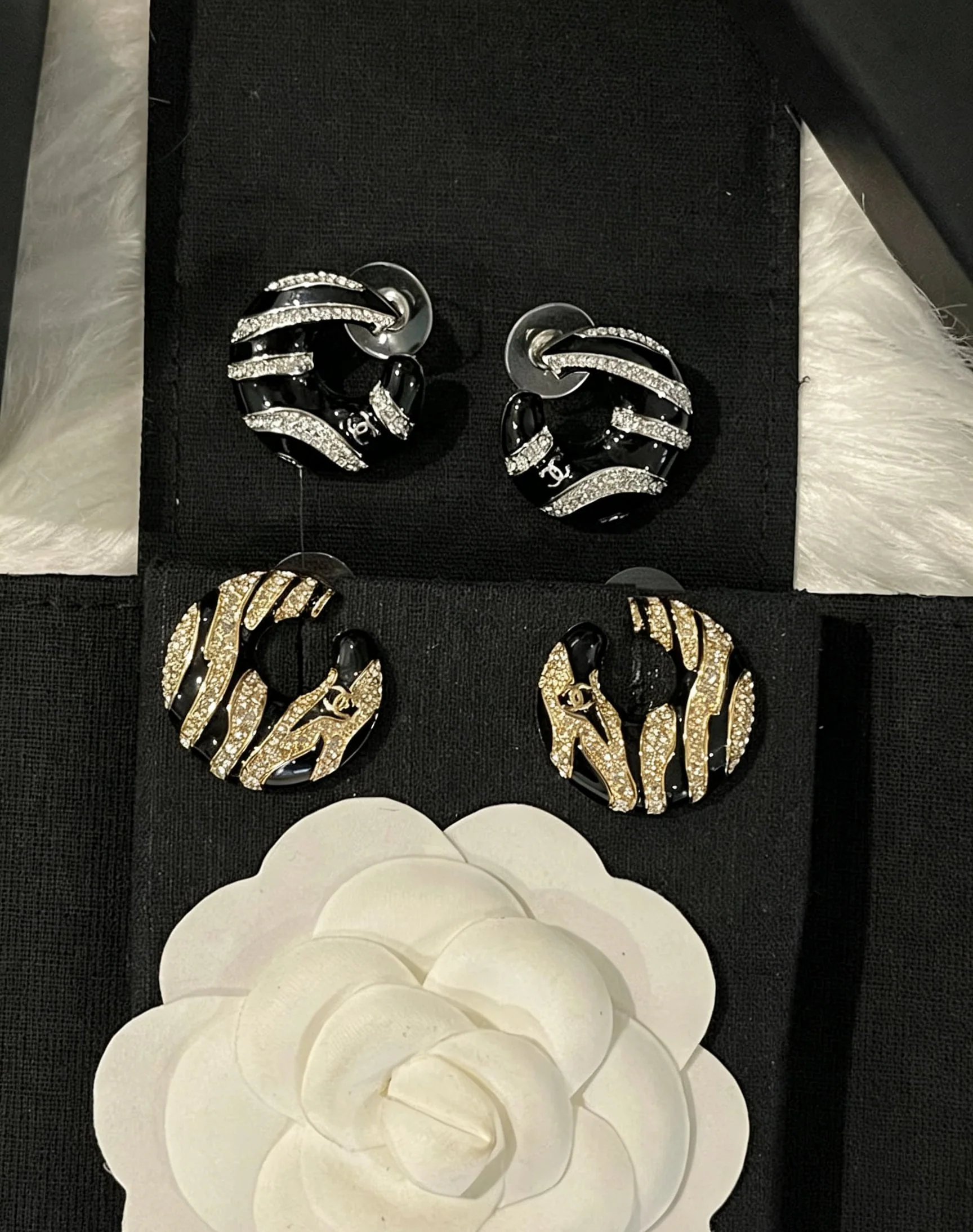 샤넬 C자형 다이아몬드 귀걸이 상세 이미지 3