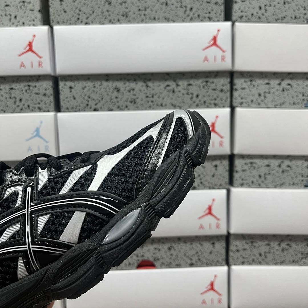 아식스 [TOP] 젤 큐뮬러스 16 1203A733-002 200316 Asics Gel-Cumulus 16 Black Pure Silver 상세 이미지 6