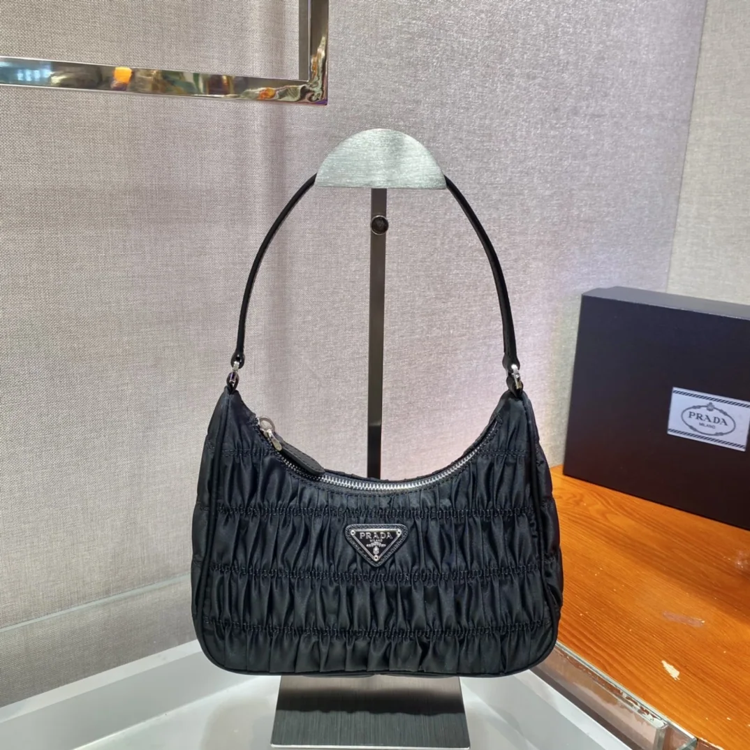 프라다 나일론 플리츠 호보백 1NE204 상세 이미지 2