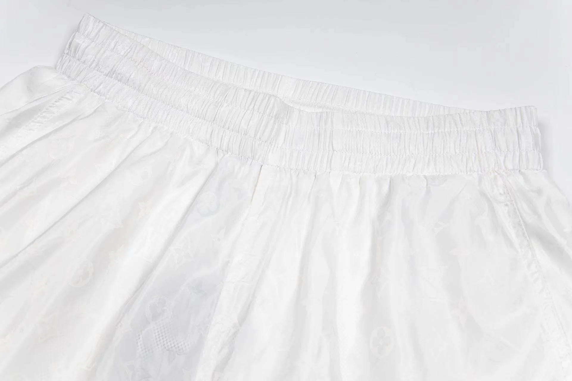 루이비통 클래식 로고 자카드 실크 드로스트링 남성 반바지 상세 이미지 3