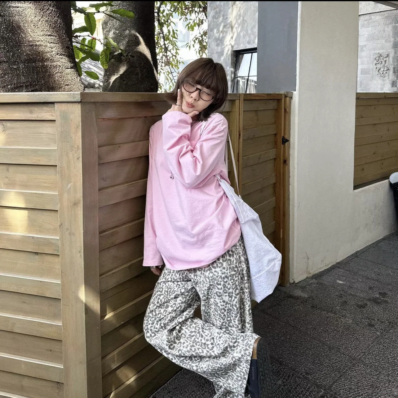아크네스튜디오 핑크 포켓 긴팔 티셔츠 상세 이미지 2
