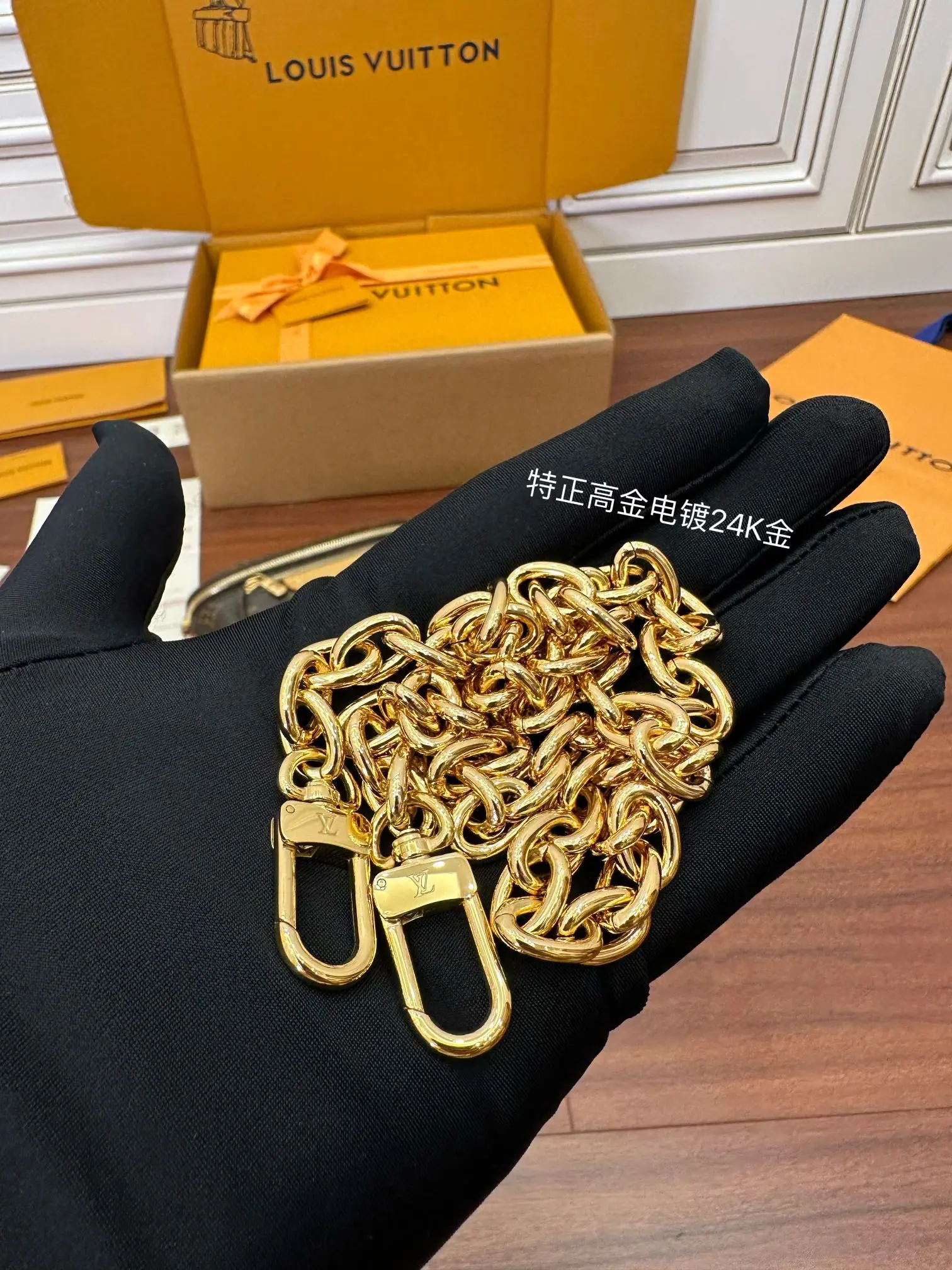 루이비통 M82335 가죽 미니백 상세 이미지 6
