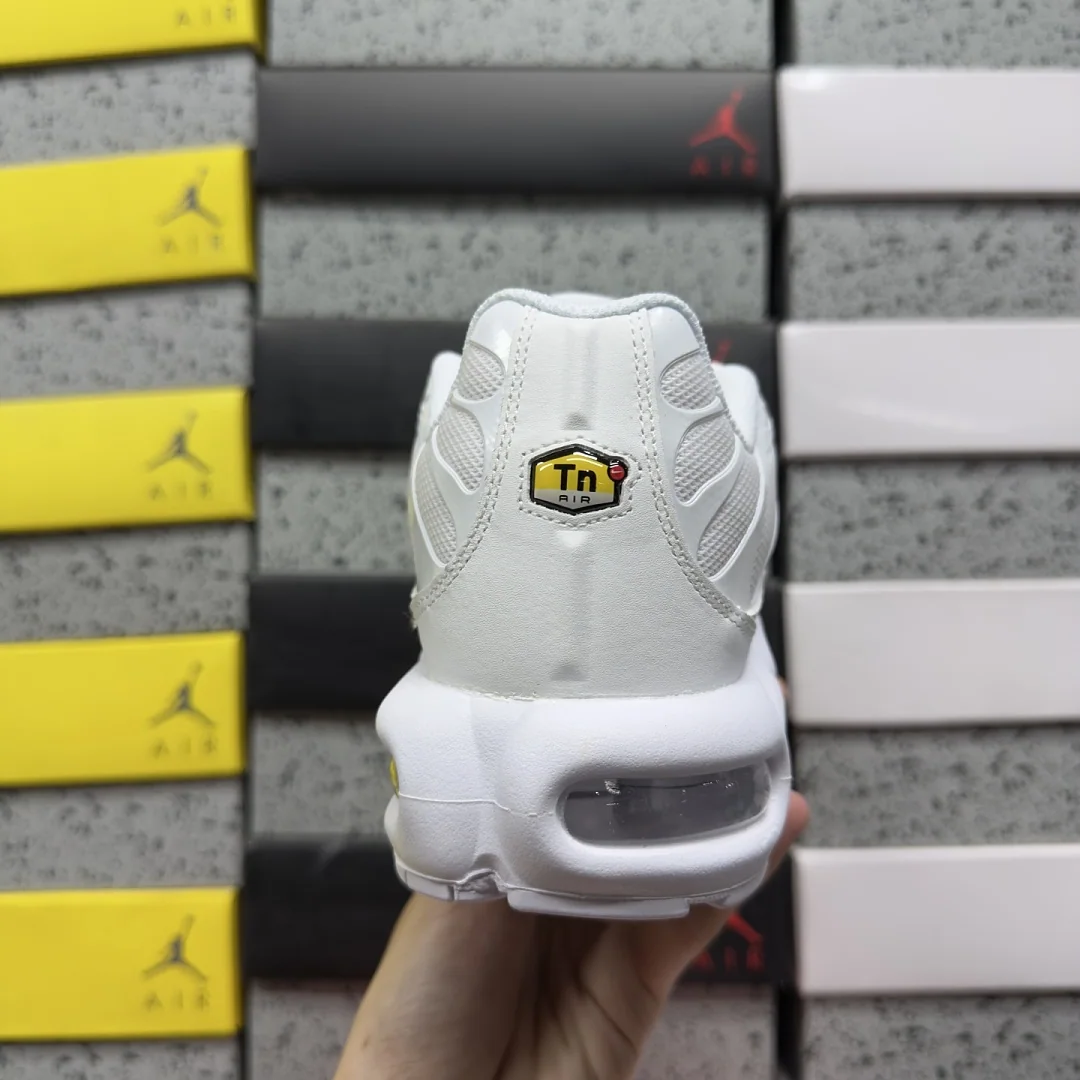 나이키 [TK] 에어 맥스 플러스 DM2362-100 201969 Nike Air Max Plus White Pure Platinum 상세 이미지 9